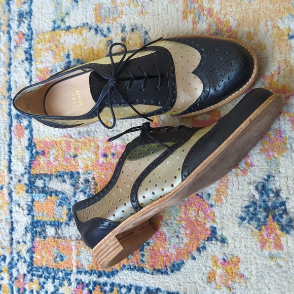 Stuart Weitzman Dandy Polka Dot Perforated Leather Wingtip Oxfords Black 8.5 - Picture 2 of 15